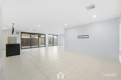 Property photo of 7 Halite Way Treeby WA 6164