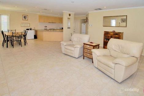 Property photo of 10 Berkeley Crescent Derrimut VIC 3026