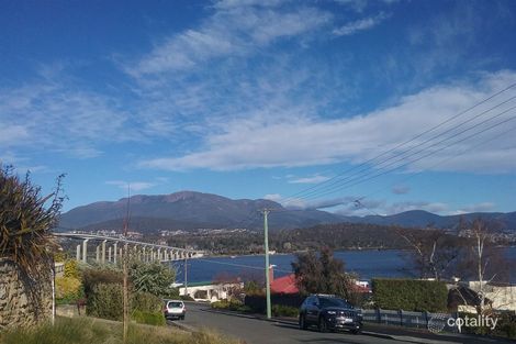 Property photo of 2/3 Chatsworth Street Rose Bay TAS 7015