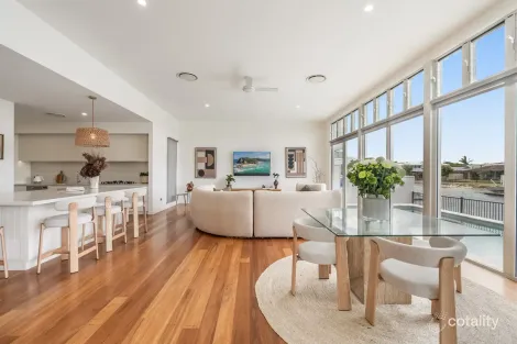 Property photo of 7 Dolphin Court Palm Beach QLD 4221