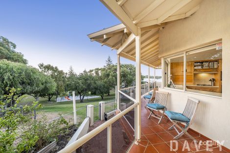 8 Peet Cres, Trigg, WA 6029