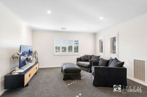 Property photo of 12 Arlington Court Maiden Gully VIC 3551