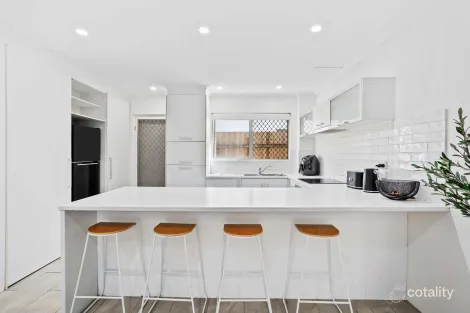 Property photo of 2/18 Peerless Avenue Mermaid Beach QLD 4218