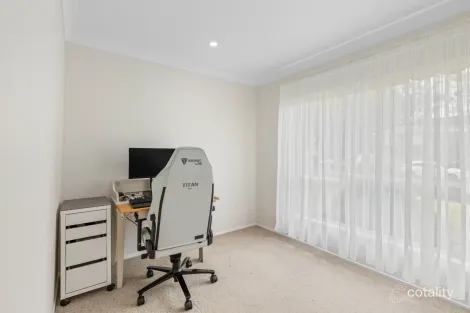 Property photo of 8 Holmegate Crescent Cranebrook NSW 2749