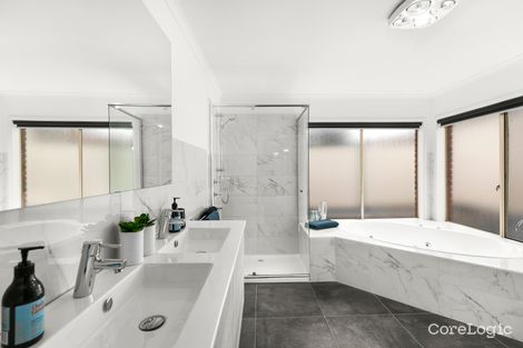 Property photo of 32 Topaz Drive Hillside VIC 3037