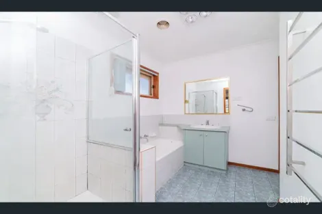 Property photo of 11 Rostron Way Roxburgh Park VIC 3064