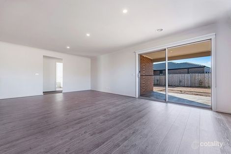 Property photo of 27 The Woods Boulevard Mickleham VIC 3064