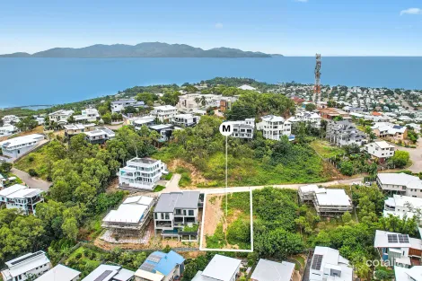 Property photo of 11 Monash Place Castle Hill QLD 4810