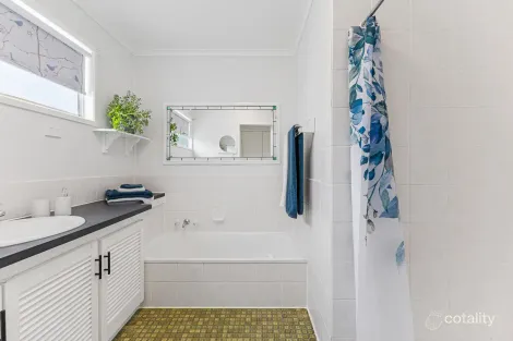 Property photo of 8 Trevor Street Beachmere QLD 4510