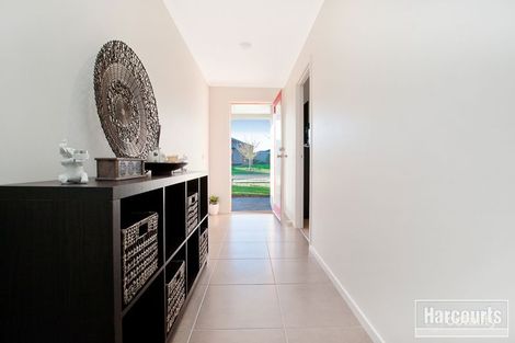 Property photo of 4 Kimberley Grove Pakenham VIC 3810