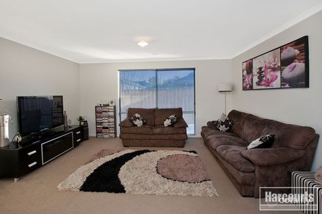 Property photo of 4 Kimberley Grove Pakenham VIC 3810
