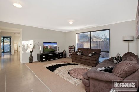Property photo of 4 Kimberley Grove Pakenham VIC 3810