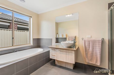 Property photo of 85 Blue Horizons Way Pakenham VIC 3810