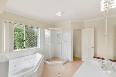 Property photo of 8 Tara Vista Boulevard Highland Park QLD 4211