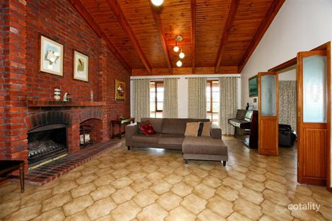 Property photo of 17 Inverness Mews Greenvale VIC 3059