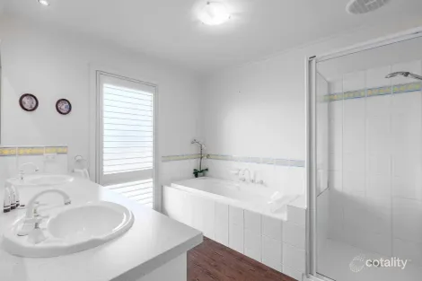 Property photo of 5 Pastons Grove Mount Martha VIC 3934