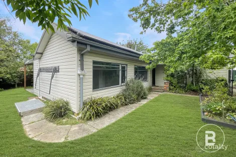 14 Oak St, Wendouree, VIC 3355