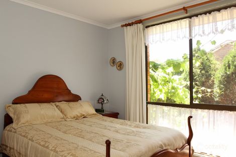Property photo of 12 Sassafras Crescent Karabar NSW 2620