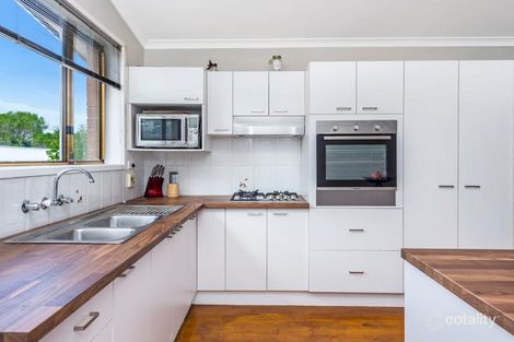 Property photo of 8 Montebar Row Karabar NSW 2620