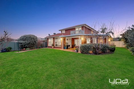Property photo of 10 Blaxland Place Taylors Lakes VIC 3038