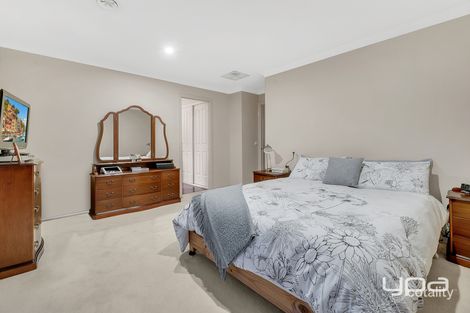Property photo of 10 Blaxland Place Taylors Lakes VIC 3038