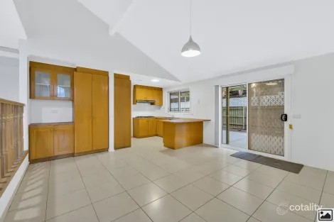 Property photo of 33 Carbon Crescent Mill Park VIC 3082