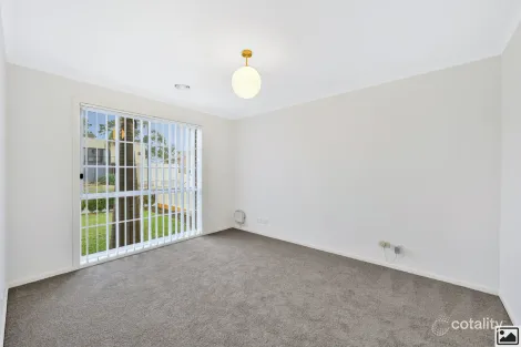 Property photo of 33 Carbon Crescent Mill Park VIC 3082
