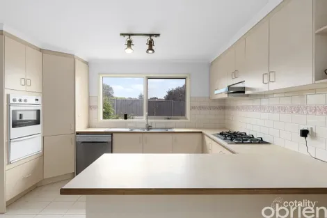 Property photo of 7 Hedgeley Drive Berwick VIC 3806
