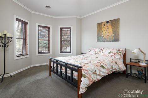 Property photo of 46 Kensington Square Drouin VIC 3818