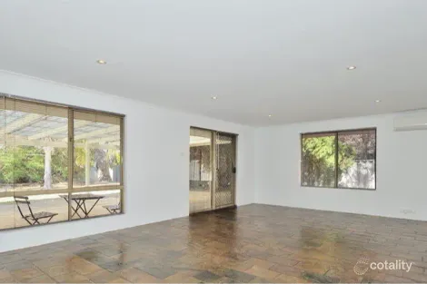 Property photo of 1 Meadow Place Hocking WA 6065