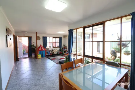 Property photo of 7 Herborn Place Minto NSW 2566