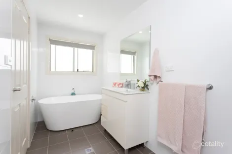Property photo of 55A Byron Circuit Flinders NSW 2529