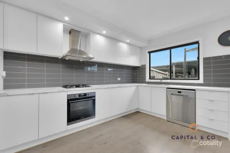 Property photo of 24 Errol Boulevard Mickleham VIC 3064