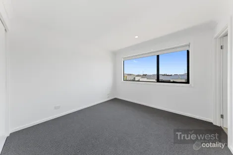 Property photo of 6 Hedgeley Avenue Deanside VIC 3336