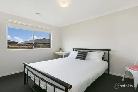 Property photo of 22 Red Cap Drive Cranbourne West VIC 3977