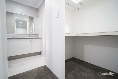 Property photo of 8 Waverley Place Dianella WA 6059