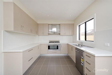 Property photo of 4 Manta Court Werribee VIC 3030