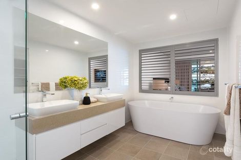 Property photo of 33/18-28 Prince Edward Parade Redcliffe QLD 4020