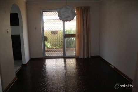Property photo of 33 Longhurst Way Queens Park WA 6107
