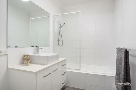 Property photo of 2/66 Days Avenue Yeronga QLD 4104