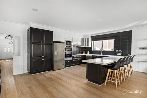 Property photo of 2 Medway Road Keilor East VIC 3033