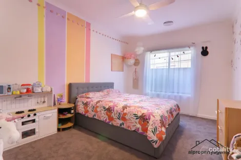 Property photo of 30 Dellar Crescent Horsham VIC 3400