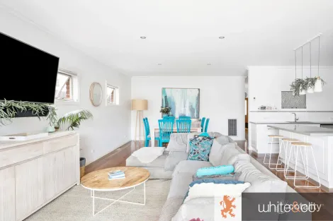 Property photo of 1 Travertine Crescent Doreen VIC 3754