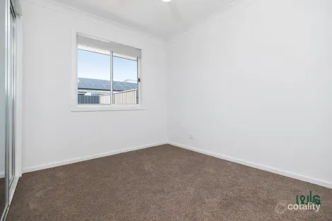 Property photo of 39 Seaside Boulevard Fern Bay NSW 2295