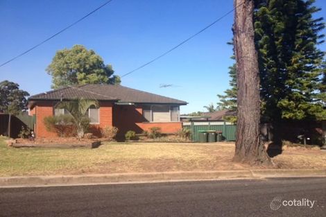 8 Richmond Cres, Campbelltown, NSW 2560