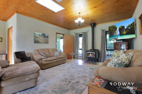 Property photo of 21 Evening Peal Court Darling Downs WA 6122