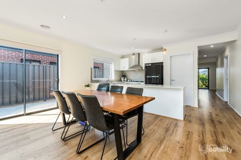 Property photo of 16 Voyager Drive Fraser Rise VIC 3336