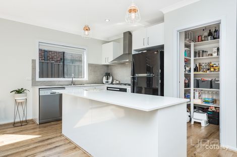 Property photo of 16 Voyager Drive Fraser Rise VIC 3336
