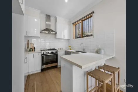 Property photo of 3/10 Whittens Lane Doncaster VIC 3108