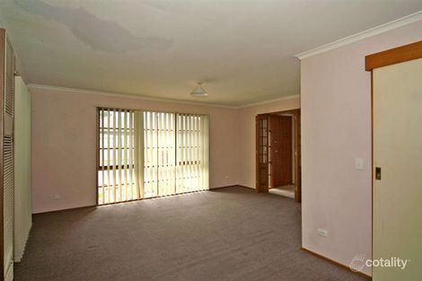 Property photo of 30 Kennington Park Drive Endeavour Hills VIC 3802